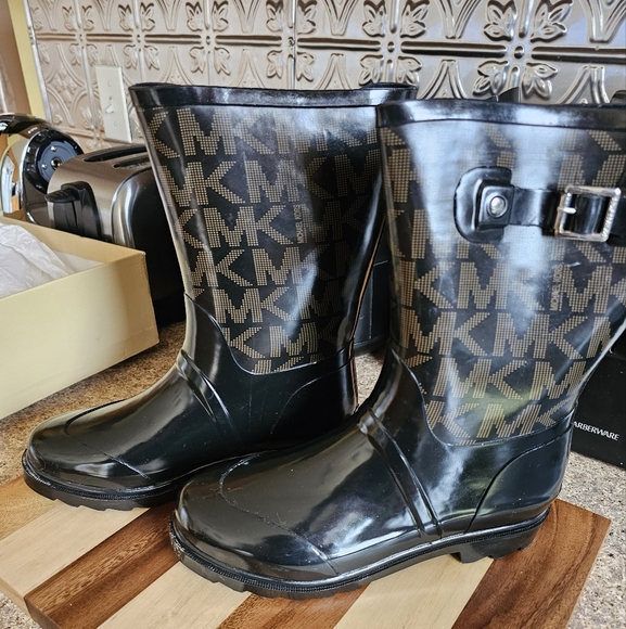 Michael Kors Logo Mid Rainboot Size 9M - Picture 2 of 5